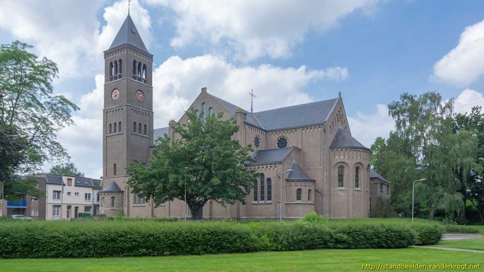 Nieuwenhagen -  Beeldhouwwerk kerk O.L.V. Hulp der Christenen