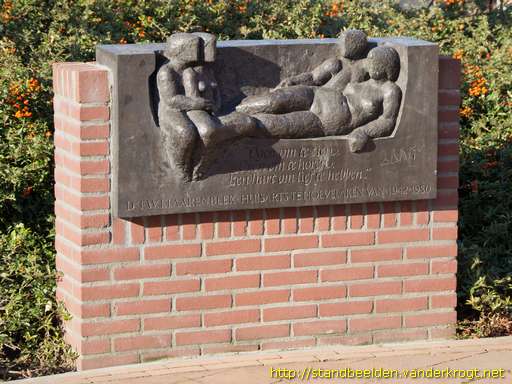 Hoevelaken -  Dokter Klaarenbeek monument
