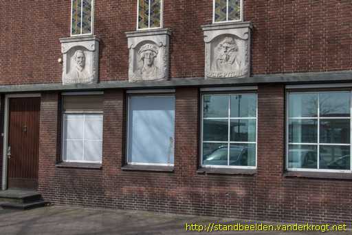 Venlo -  Portretreliëfs beroemde Venlonaren (Postkantoor)