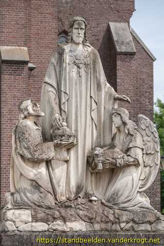 Liempde -  Heilig Hartbeeld met Johannes de Doper en engel
